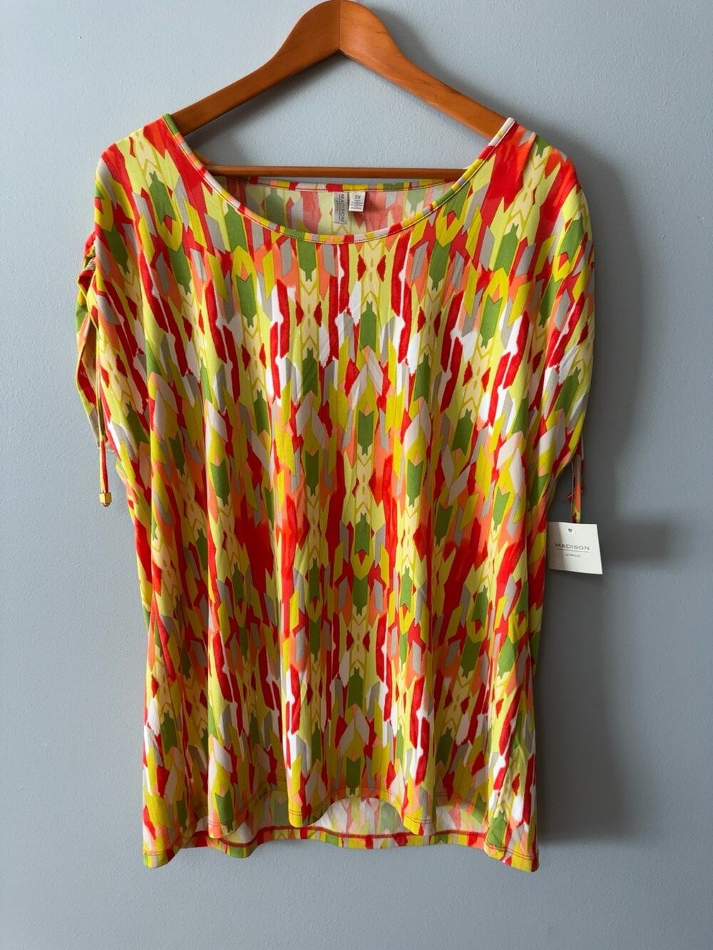 NWT Madison Woman 2X Abstract Print Blouse Plus Size Ruched Sleeve Stretch Top